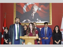 “DURUŞMA SALONLARINDA ŞİDDET GÖRDÜĞÜMÜZÜ, TUTUKLANDIĞIMIZI TARİHE NOT DÜŞÜYORUZ”