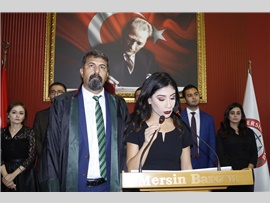 “DURUŞMA SALONLARINDA ŞİDDET GÖRDÜĞÜMÜZÜ, TUTUKLANDIĞIMIZI TARİHE NOT DÜŞÜYORUZ”