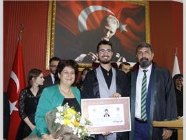 “DURUŞMA SALONLARINDA ŞİDDET GÖRDÜĞÜMÜZÜ, TUTUKLANDIĞIMIZI TARİHE NOT DÜŞÜYORUZ”