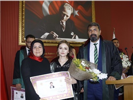 “DURUŞMA SALONLARINDA ŞİDDET GÖRDÜĞÜMÜZÜ, TUTUKLANDIĞIMIZI TARİHE NOT DÜŞÜYORUZ”