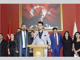 “DURUŞMA SALONLARINDA ŞİDDET GÖRDÜĞÜMÜZÜ, TUTUKLANDIĞIMIZI TARİHE NOT DÜŞÜYORUZ”