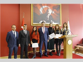 MERSİN BAROSU KADIN VE ERKEK VOLEYBOL TAKIMLARI’NDA KUPA SEVİNCİ