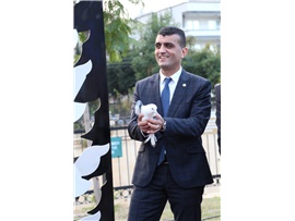 İNSAN HAKLARI İÇİN GÜVERCİN UÇURDULAR