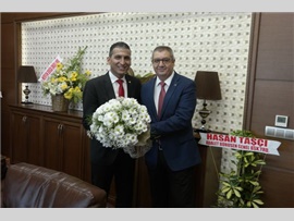 Toros Üniversitesi Rektörü Sayın; Prof.Dr.Yüksel ÖZDEMİR, Baro Başkanımız Av. Ali ER 'i makamında ziyaret ettiler.
