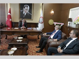 Toros Üniversitesi Rektörü Sayın; Prof.Dr.Yüksel ÖZDEMİR, Baro Başkanımız Av. Ali ER 'i makamında ziyaret ettiler.