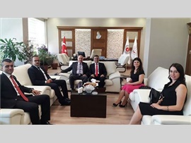 Baro Başkanımız Av. Ali ER ve Yönetim Kurulu Üyelerimiz, Mersin Cumhuriyet Başsavcısı Sayın; Mustafa YILDIRIM'ı makamında ziyaret ettiler.