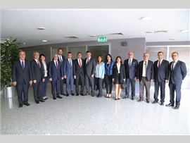 Baro Başkanımız Av. Ali ER, Yönetim Kurulu Üyelerimiz ile TBB Delegelerimiz; Birlik Başkanı Sayın; Av. Prof. Dr. Metin FEYZİOĞLU' nu ziyaret ettiler.  Ziyarette mesleğimizin sorunları ve Mersin Barosu Sosyal Tesisi hakkında fikir alışverişinde bulunuldu.