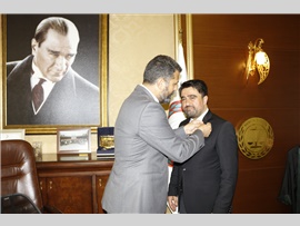 AKP MERSİN İL BAŞKANI CESİM ERCİK YEMİN EDİP AVUKAT OLDU