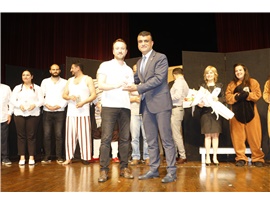 AVUKATLARIMIZ ‘AMCA SİZE İNSAN DİYEBİLİR MİYİM?’ TİYATRO OYUNUNU SAHNELEDİ