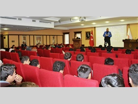 Mersin Barosu Çocuk Hakları Merkezi tarafından çocuklara bilgilendirme yapıldı.