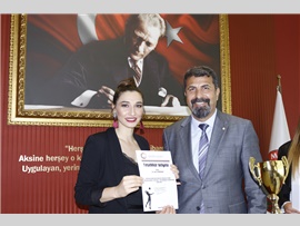 MERSİN BAROSU’NDA KUPA SEVİNCİ