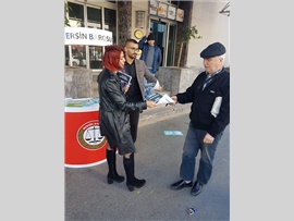 MERSİN BAROSU ‘İNSAN HAKLARI’ STANDI AÇTI