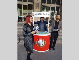 MERSİN BAROSU ‘İNSAN HAKLARI’ STANDI AÇTI