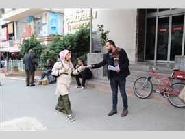 MERSİN BAROSU ‘İNSAN HAKLARI’ STANDI AÇTI