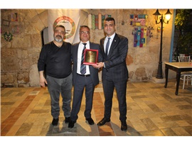 MESLEKTE 25 VE 30 YILINI DOLDURAN MESLEKTAŞLARIMIZA PLAKET EDİLDİ