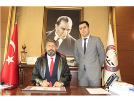 İDRİS TURGUT YEMİN EDEREK AVUKAT OLDU