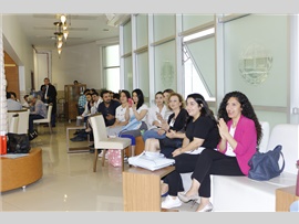 SİHİRLİ KÜRE TİYATRO OYUNUNUN EMEKTAR AVUKATLARINA PLAKET