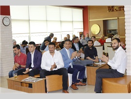 SİHİRLİ KÜRE TİYATRO OYUNUNUN EMEKTAR AVUKATLARINA PLAKET