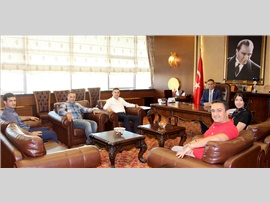 AK PARTİ MERSİN YENİŞEHİR İLÇE YÖNETİMİ, BARO BŞK. ALİ ER’İ MAKAMINDA ZİYARET ETTİ