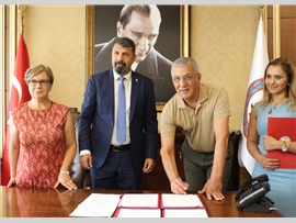 MERSİN BAROSU VE MEZİTLİ BELEDİYESİ, KADINLAR VE ÇOCUKLAR İÇİN EL ELE VERDİ