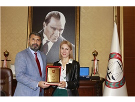 25 VE 30 YILLIK ADALET EMEKÇİLERİNE TEŞEKKÜR PLAKETİ VERİLDİ