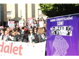 AVUKATLAR ADALET NÖBETİNİ BU KEZ ‘KADINA ŞİDDETE DUR’ DEMEK İÇİN TUTTU
