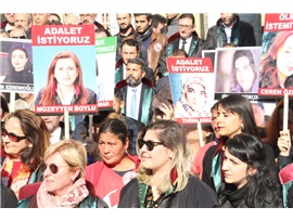 AVUKATLAR ADALET NÖBETİNİ BU KEZ ‘KADINA ŞİDDETE DUR’ DEMEK İÇİN TUTTU