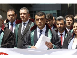 MERSİN BAROSU, TBB VE BARO BAŞKANLARINDAN, HAKLARINDA SORUŞTURMA BAŞLATILAN AVUKATLARA DESTEK