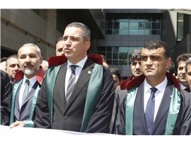 MERSİN BAROSU, TBB VE BARO BAŞKANLARINDAN, HAKLARINDA SORUŞTURMA BAŞLATILAN AVUKATLARA DESTEK