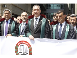 MERSİN BAROSU, TBB VE BARO BAŞKANLARINDAN, HAKLARINDA SORUŞTURMA BAŞLATILAN AVUKATLARA DESTEK