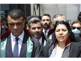 MERSİN BAROSU, TBB VE BARO BAŞKANLARINDAN, HAKLARINDA SORUŞTURMA BAŞLATILAN AVUKATLARA DESTEK