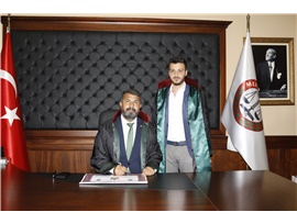 YEŞİLBOĞAZ: “AVUKATLARIN MÜCADELELERİ YASALARLA ENGELLENMEYE ÇALIŞILIYOR”
