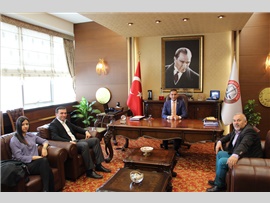 ZİYARET- Aydıncık Ulu resort otelinin sahibi İlhan ULU, Baro Başkanımızı makamında ziyaret etti.