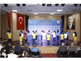 ÇOCUKLARA DİLEK AĞACINDAKİ HEDİYELER TAKDİM EDİLDİ
