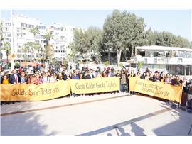 MERSİN BAROSU, ‘KADINA ŞİDDETE SIFIR TOLERANS’ YÜRÜYÜŞÜNE KATILDI