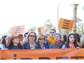 MERSİN BAROSU, ‘KADINA ŞİDDETE SIFIR TOLERANS’ YÜRÜYÜŞÜNE KATILDI