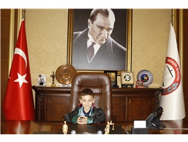 23 NİSAN’DA BARO BAŞKANLIĞI KOLTUĞU ÇOCUKLARA EMANET