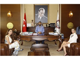 MERSİN BAROSU İLE EVRİM DİL OKULLARI ARASINDA EĞİTİM İNDİRİMİ PROTOKOLÜ İMZALANDI