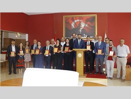 BARO BAŞKANIMIZ AV. BİLGİN YEŞİLBOĞAZ’DAN, ÖNCEKİ DÖNEM KURUL ÜYELERİNE TEŞEKKÜR PLAKETİ