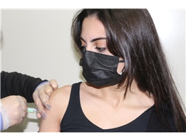 MERSİN BAROSU’NDAN HPV AŞI BURSU: 6 ÖĞRENCİNİN İLK DOZ AŞISI YAPILDI