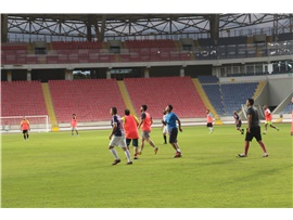 MERSİN BAROSU FUTBOL TAKIMI SEZON AÇILIŞI İÇİN SAHAYA İNDİ