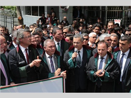 ANKARA BAROSU BAŞKANI AV. HAKAN CANDURAN’A YAPILAN SALDIRI PROTESTO EDİLDİ