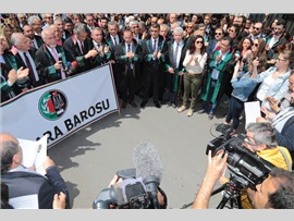 ANKARA BAROSU BAŞKANI AV. HAKAN CANDURAN’A YAPILAN SALDIRI PROTESTO EDİLDİ