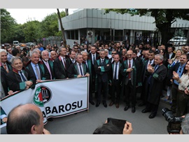ANKARA BAROSU BAŞKANI AV. HAKAN CANDURAN’A YAPILAN SALDIRI PROTESTO EDİLDİ