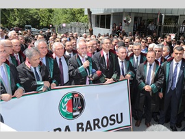 ANKARA BAROSU BAŞKANI AV. HAKAN CANDURAN’A YAPILAN SALDIRI PROTESTO EDİLDİ