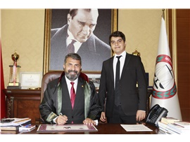 EN ZOR ŞARTLARDA DAHİ MESLEĞİ VE MESLEKTAŞINIZI SAVUNUN