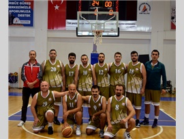 MERSİN BAROSU ERKEK BASKETBOL TAKIMI İLK MAÇTA GALİBİYET SEVİNCİ YAŞADI