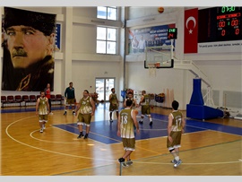 MERSİN BAROSU ERKEK BASKETBOL TAKIMI İLK MAÇTA GALİBİYET SEVİNCİ YAŞADI