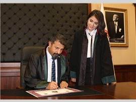 STAJINI TAMAMLAYAN 28 AVUKAT CÜBBE GİYİP RUHSAT ALDI