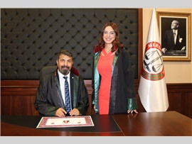 STAJINI TAMAMLAYAN 28 AVUKAT CÜBBE GİYİP RUHSAT ALDI